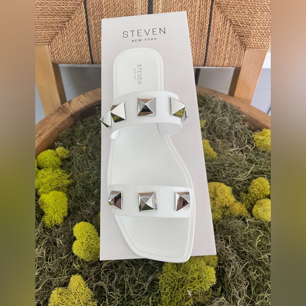 Steven New York White stud jelly slides